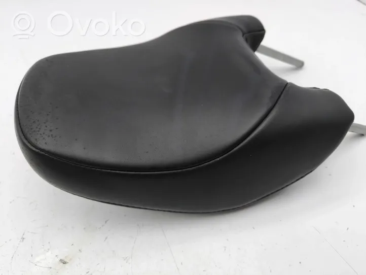 Volvo V70 Front seat headrest 