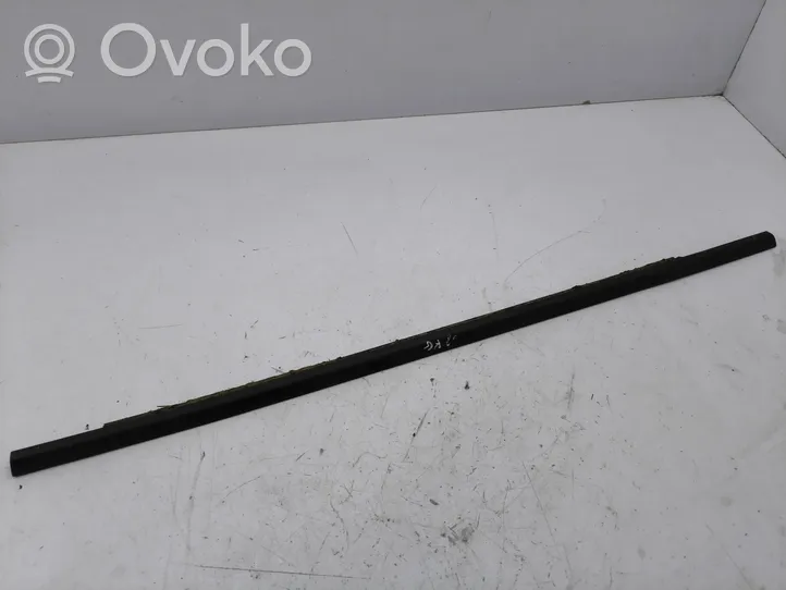 Volvo V70 Takaoven lasin muotolista 