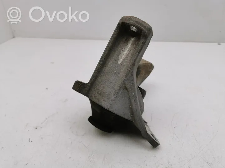 Honda CR-V Engine mount bracket 