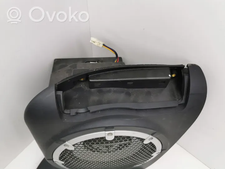 Mitsubishi Outlander Subwoofer-bassokaiutin 8720A012