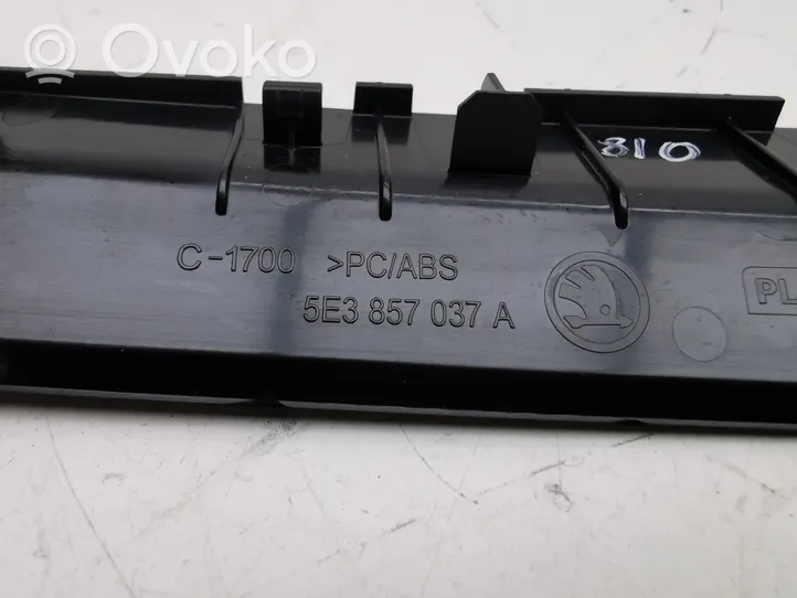 Skoda Octavia Mk4 Takana lasiverhoilu 5E3857037A