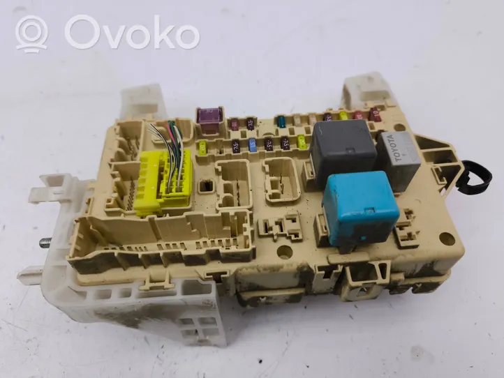 Toyota Corolla Verso AR10 Module de fusibles 892210F010