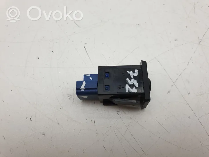 Mitsubishi Outlander Tailgate/trunk/boot open switch 15A257