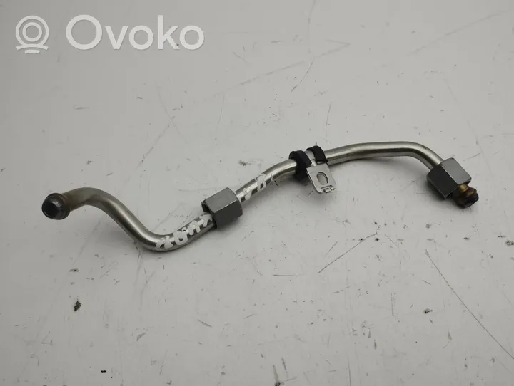 Audi A1 Tuyau d'alimentation conduite de carburant 05C130241B