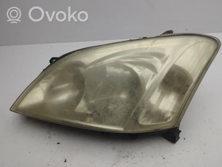 Toyota Corolla E120 E130 Lampa przednia 89006310