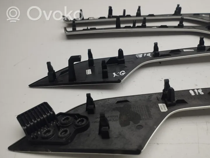 Audi A5 Set di rivestimento del pannello della portiera 8W0867409