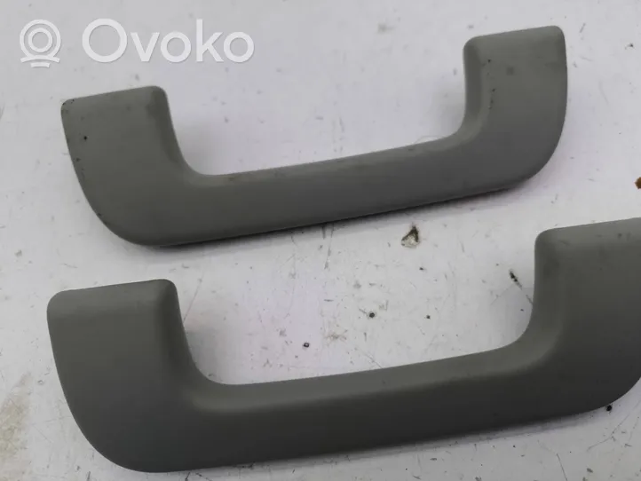 Audi A5 Un set di maniglie per il soffitto 8R0857607H