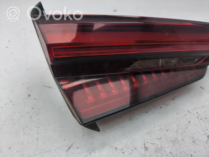 Audi A5 Lampy tylnej klapy bagażnika 8W6945093H