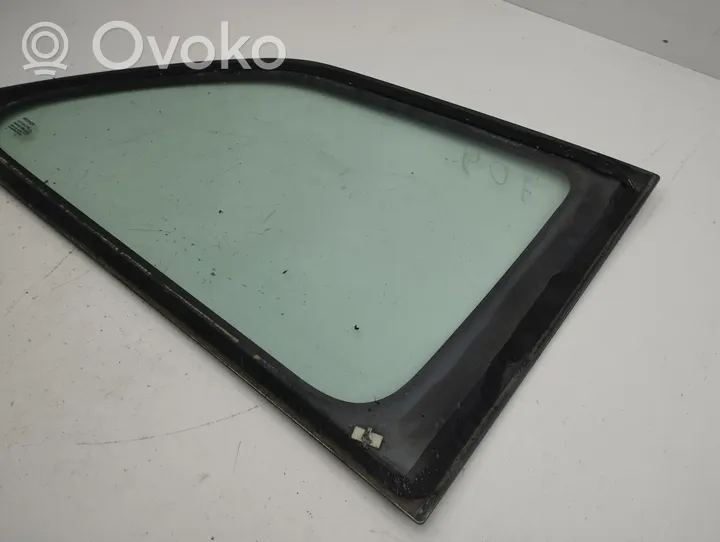 Toyota Yaris Rear side window/glass 