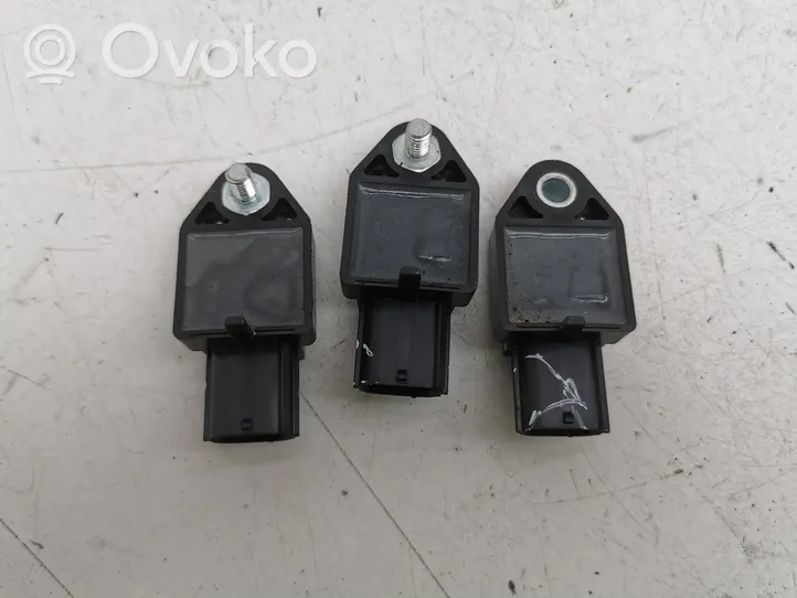 Toyota Avensis T250 Sensor impacto/accidente para activar Airbag 8983405010