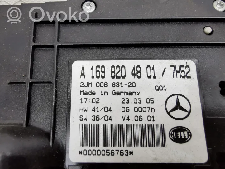 Mercedes-Benz B W245 Priekinių vietų apšvietimo žibintas A1698204801