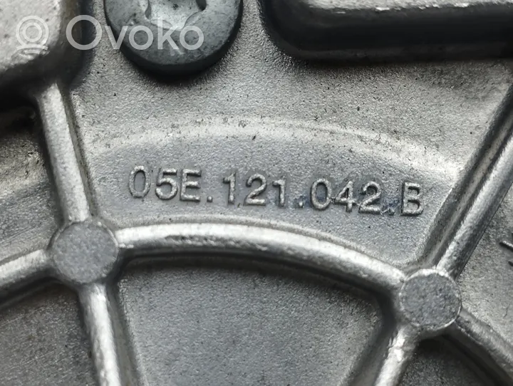 Volkswagen Golf VIII Pompe de circulation d'eau 05E121042B