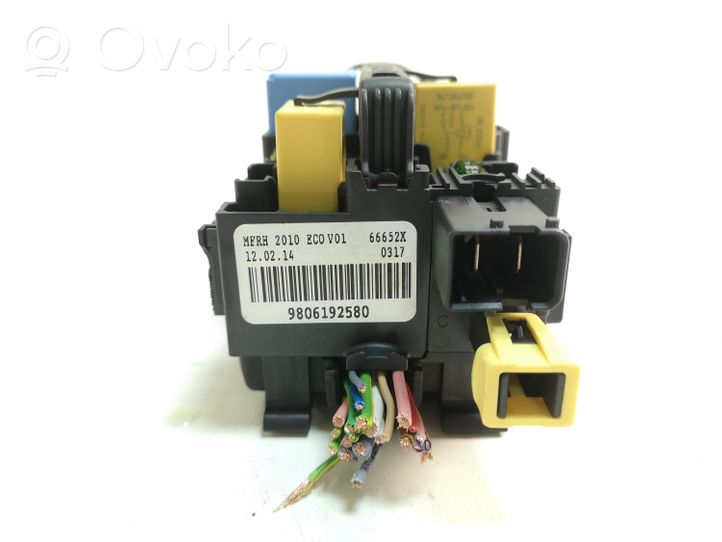 Citroen C4 II Picasso Module de fusibles 9806192580