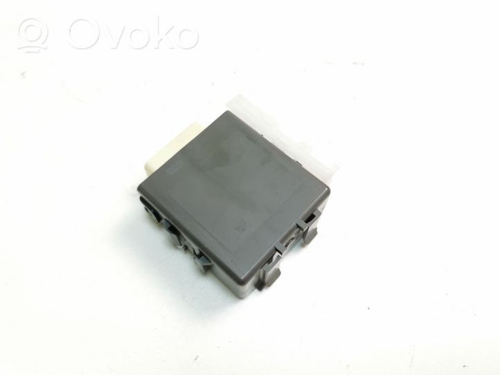 Toyota RAV 4 (XA40) Oven keskuslukituksen ohjausyksikön moduuli 8597042010