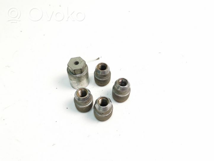 Mazda CX-7 Anti-theft wheel nuts and lock 