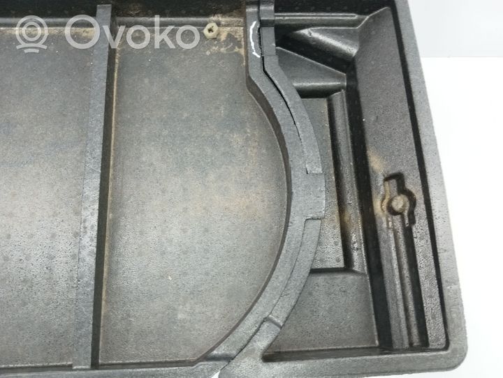 Citroen C4 II Picasso Boîte à outils 9677856977