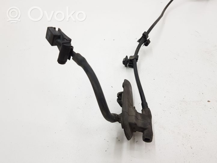 Volkswagen PASSAT B5 Windshield washer spray nozzle 3B0955837B