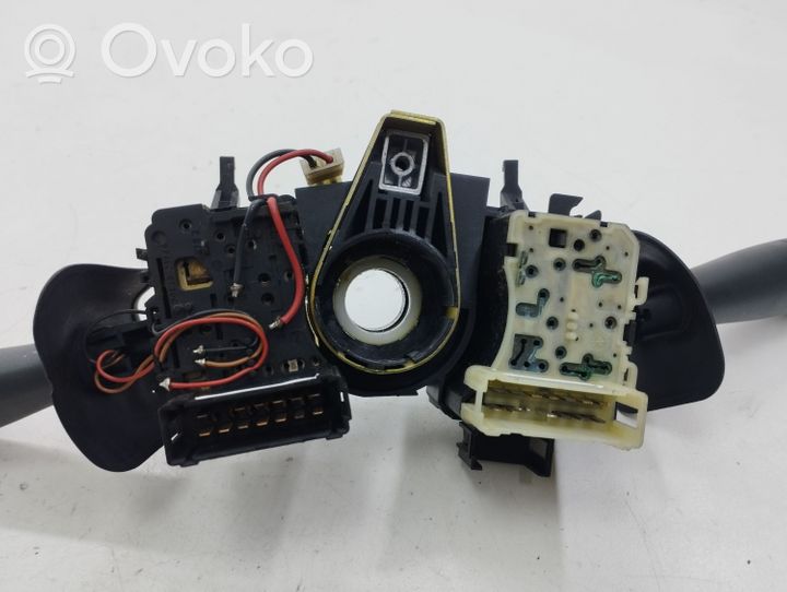 Renault Kangoo I Leva/interruttore dell’indicatore di direzione e tergicristallo 8200029696F