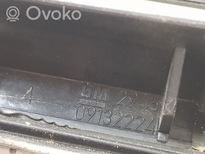 Opel Astra G Évent de pression de quart de panneau 09132224