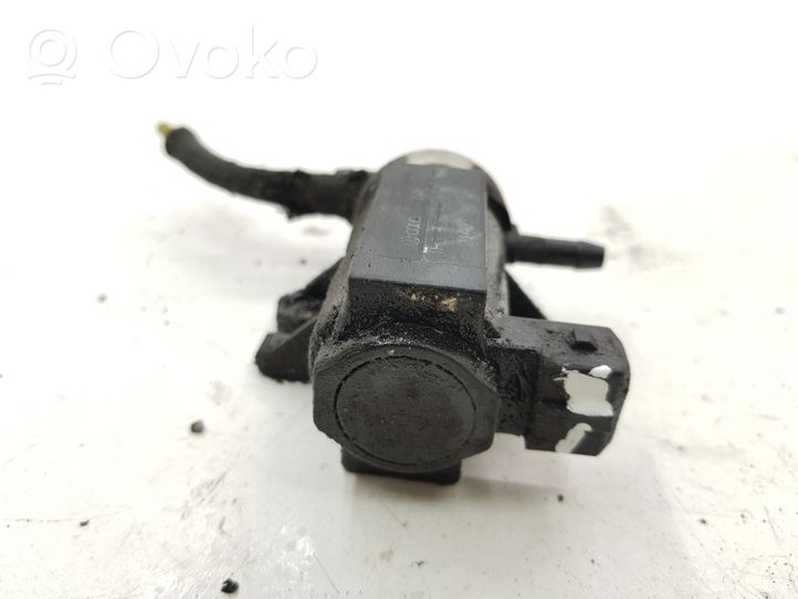 Audi A4 S4 B5 8D Valvola di depressione 1H090662717798