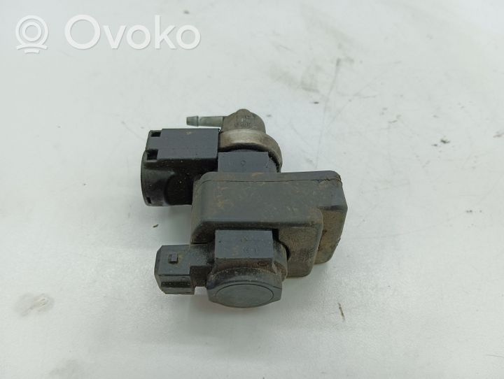 KIA Carens II Vacuum valve 