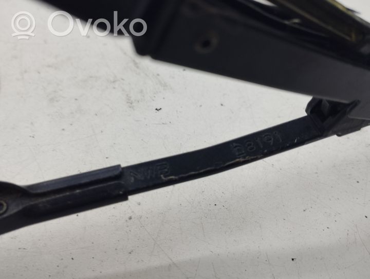 Honda CR-V Rear wiper blade arm H8191