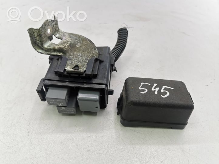 Toyota Auris E180 Module de fusibles 9008087021