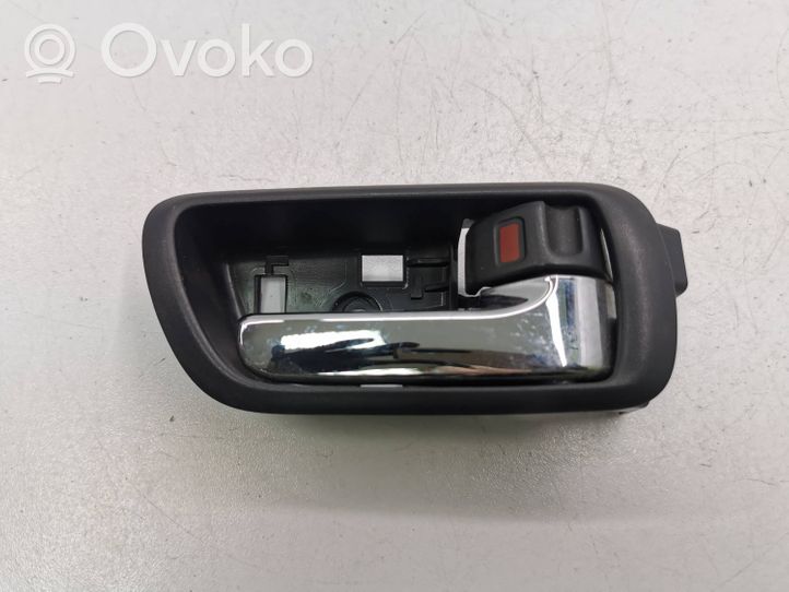 Toyota Corolla Verso AR10 Klamka wewnętrzna drzwi tylnych 692050F010