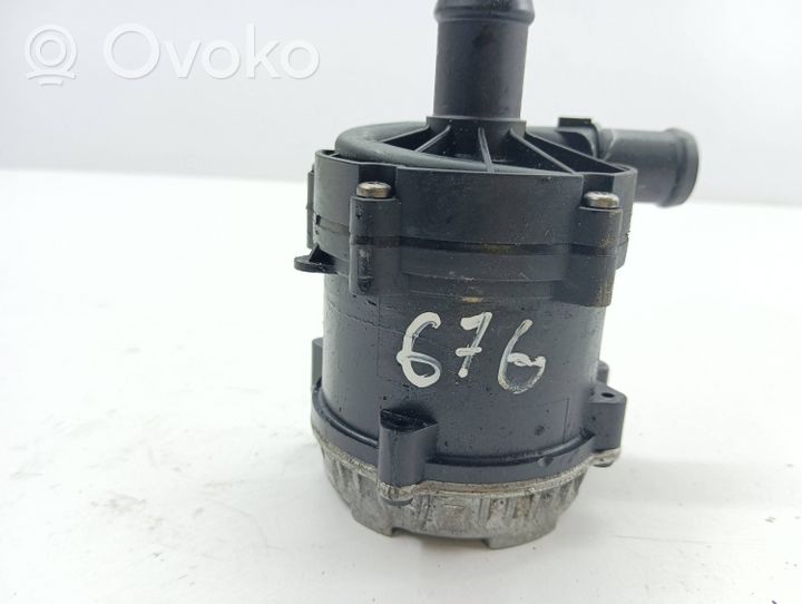 Audi A3 8Y Pompa elettrica dell’acqua/del refrigerante ausiliaria 04L965567A