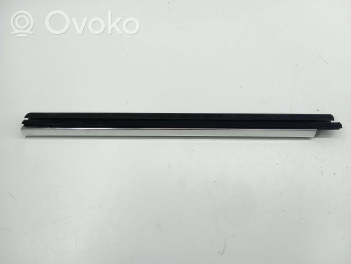 BMW 7 F01 F02 F03 F04 Rubber seal rear door window/glass 