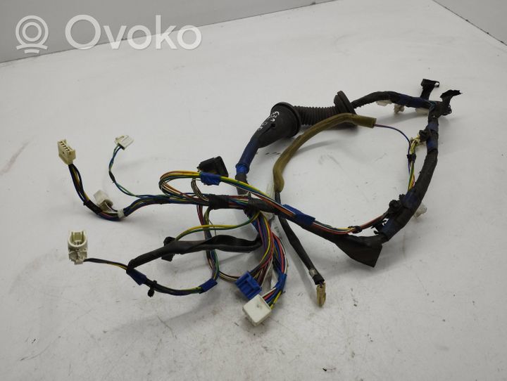 Toyota Prius (XW20) Etuoven johtosarja 8215147250