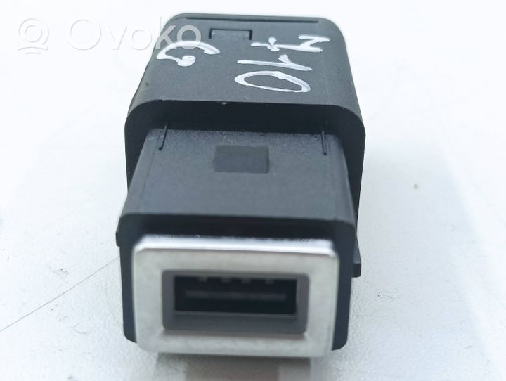Citroen C5 Aircross USB-pistokeliitin 9824334377