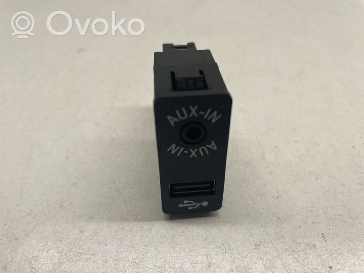 BMW 3 F30 F35 F31 Gniazdo / Złącze USB 84109229247