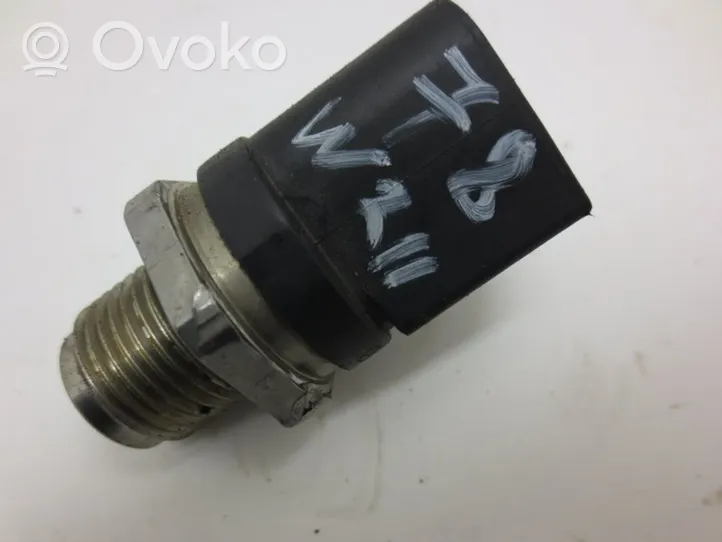 Mercedes-Benz E W211 Sensor de presión de combustible A0061536528