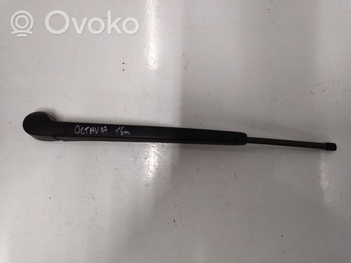 Skoda Octavia Mk3 (5E) Rear wiper blade arm 