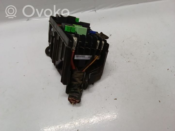 Volkswagen PASSAT B8 Sulakemoduuli 5Q0937125B