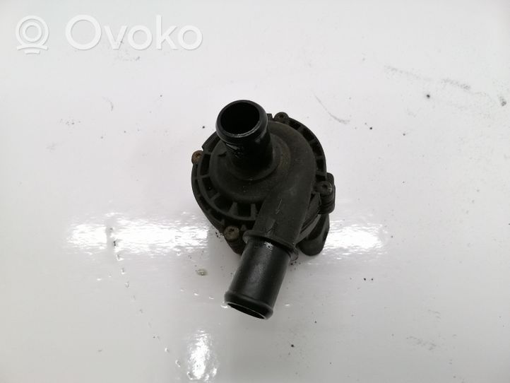 Nissan Qashqai+2 Pompe à eau de liquide de refroidissement 