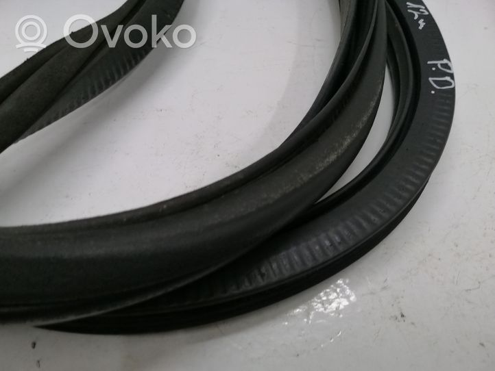 Volkswagen Jetta VI Front door rubber seal 5C6867912