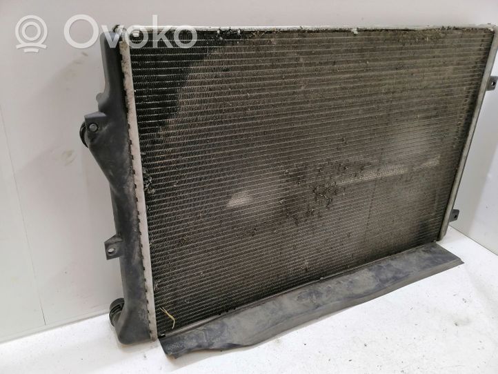 Volkswagen PASSAT B7 Radiateur de refroidissement 5K0121253B