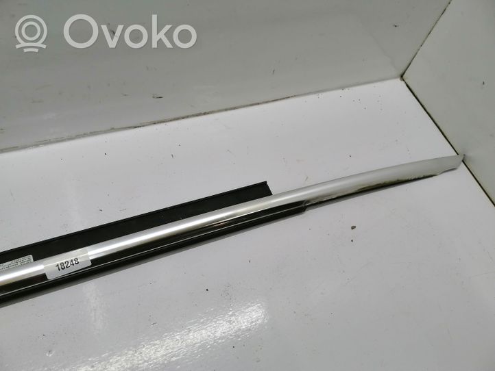 Audi A5 Sportback 8TA Rivestimento modanatura del vetro della portiera anteriore 8T8853283D