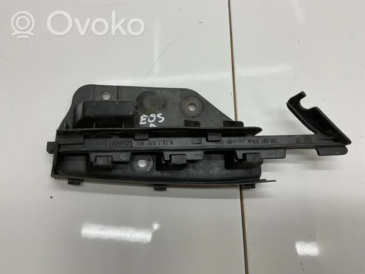 Volkswagen Eos Support de montage de pare-chocs avant 1Q0807050A