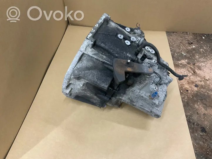 Nissan Qashqai+2 Manual 6 speed gearbox 