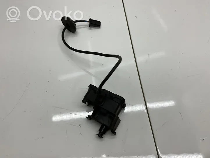 Volkswagen Golf VII Verrouillage du bouchon du réservoir de carburant 5C6810773H