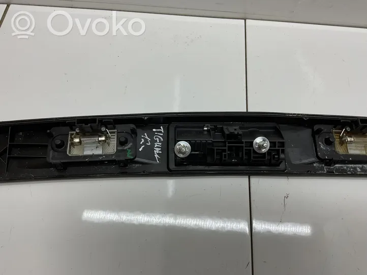 Volkswagen Tiguan Takaluukun rekisterikilven valon palkki 5N0827287A