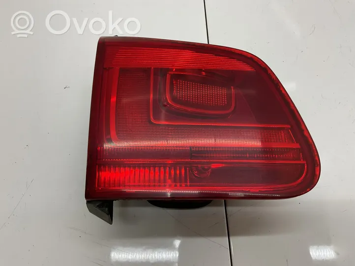 Volkswagen Tiguan Galinis žibintas dangtyje 5N0945093H