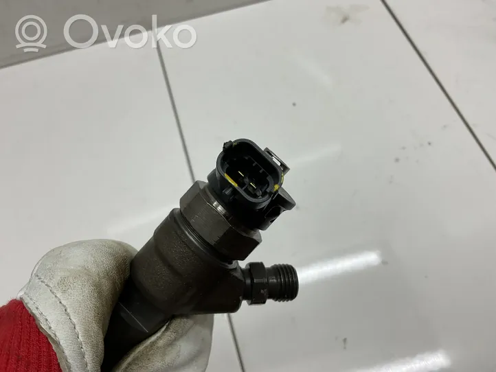 Nissan X-Trail T32 Inyector de combustible 0445110546
