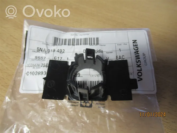 Volkswagen Tiguan Soporte del sensor de aparcamiento trasero (PDC) 5NA919492