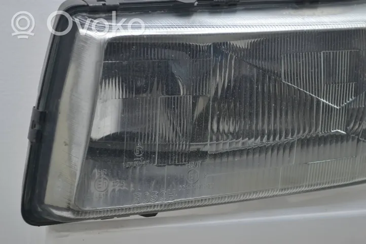 Audi V8 Lampa przednia 1305235129