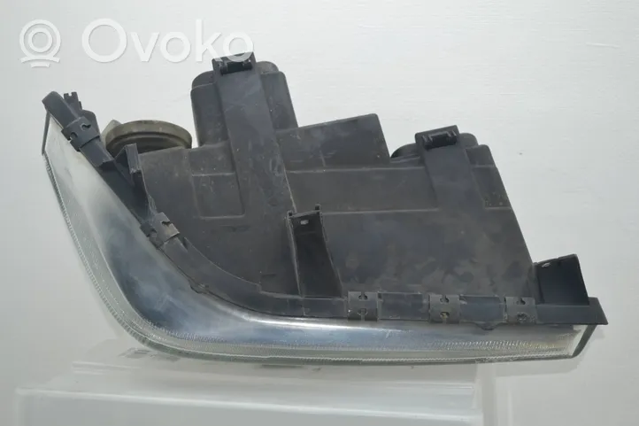 Audi V8 Lampa przednia 1305235129