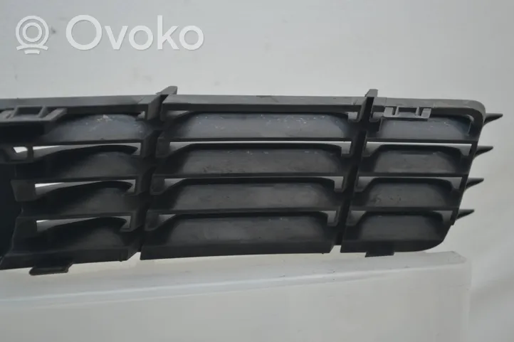 Audi A8 S8 D3 4E Grille inférieure de pare-chocs avant 4E0807682D